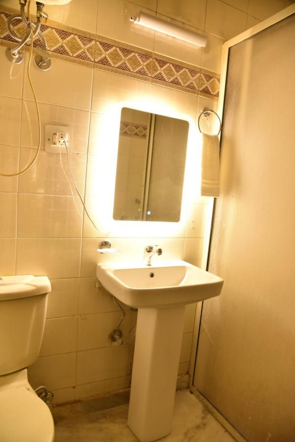 Jay Ally - Boutique Hotel Nuova Delhi Esterno foto